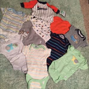 10 New born onesies ✨